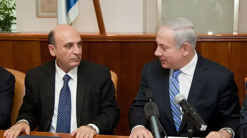 יו"ר קדימה שאול מופז בישיבת ממשלה, מאי 2012 יו"ר קדימה שאול מופז בישיבת ממשלה, מאי 2012