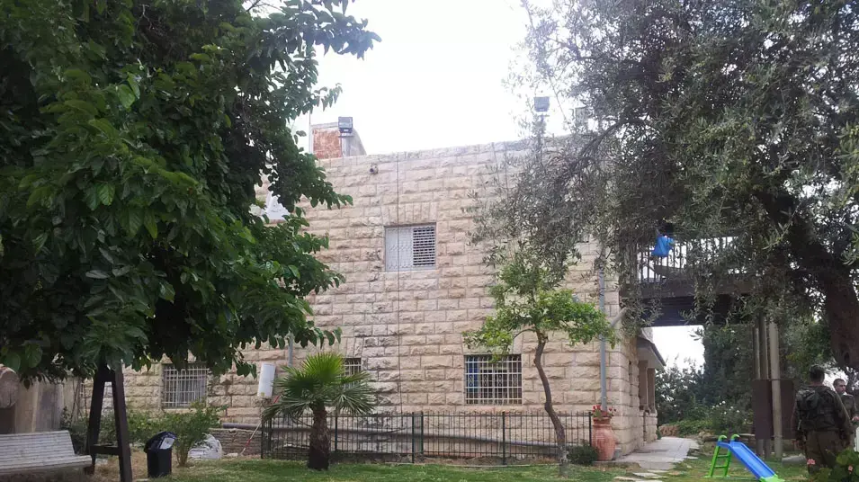 "בית זכריה", בו מתגוררים יהודים בתל רומידה שבחברון "בית זכריה", בו מתגוררים יהודים בתל רומידה שבחברון