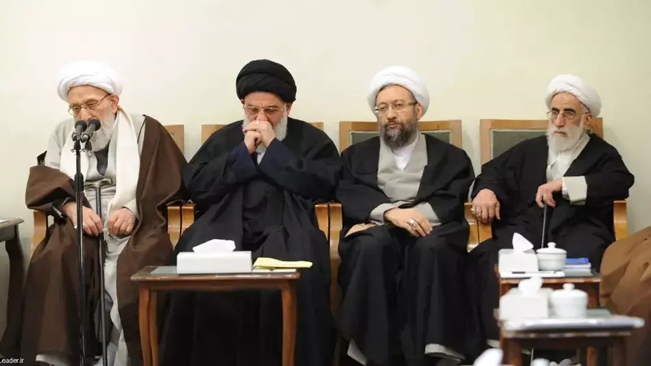 "מועצת המומחים" במפגש עם המנהיג העליון של אירן, עלי חמינאי, ינואר 2012 "מועצת המומחים" במפגש עם המנהיג העליון של אירן, עלי חמינאי, ינואר 2012