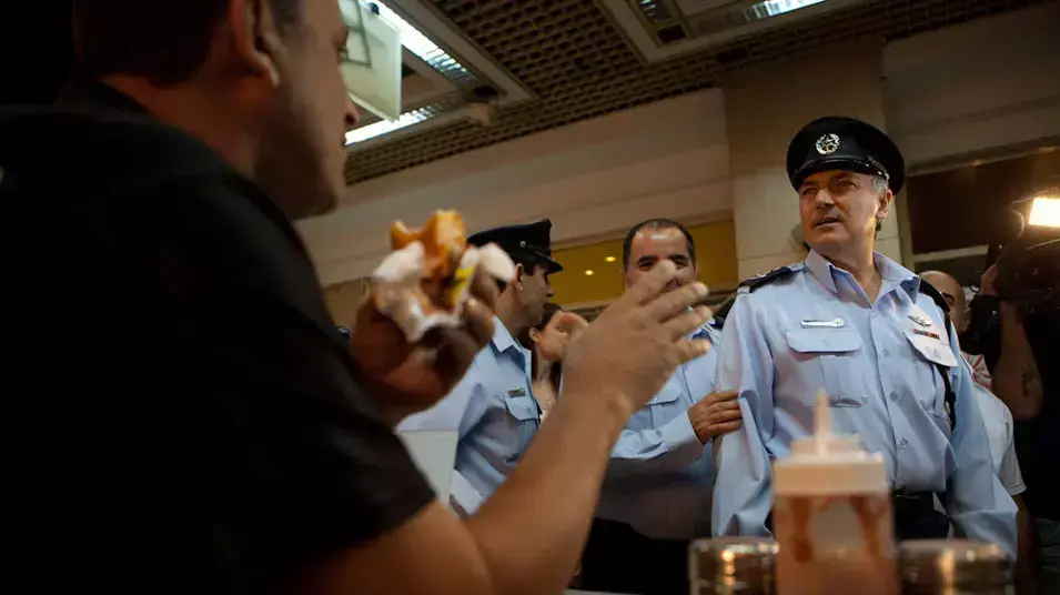 המפכ"ל יוחנן דנינו מסייר בדרום תל אביב על רקע גל אלימות המפכ"ל יוחנן דנינו מסייר בדרום תל אביב על רקע גל אלימות