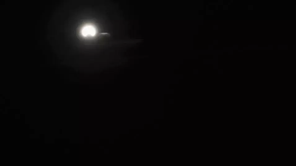 ליקוי חמה עם "טבעת אש" כפי שנצפה מהעיר ריקוזנטקטה, יפן, 21 במאי 2012 ליקוי חמה עם "טבעת אש" כפי שנצפה מהעיר ריקוזנטקטה, יפן, 21 במאי 2012