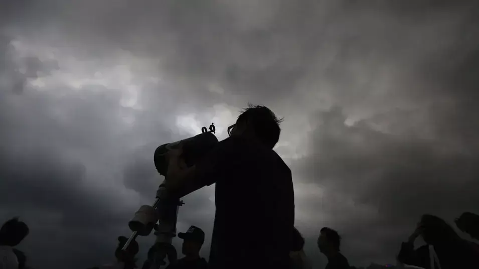 צפייה ליקוי חמה עם "טבעת אש", הונג קונג, 21 במאי 2012 צפייה ליקוי חמה עם "טבעת אש", הונג קונג, 21 במאי 2012