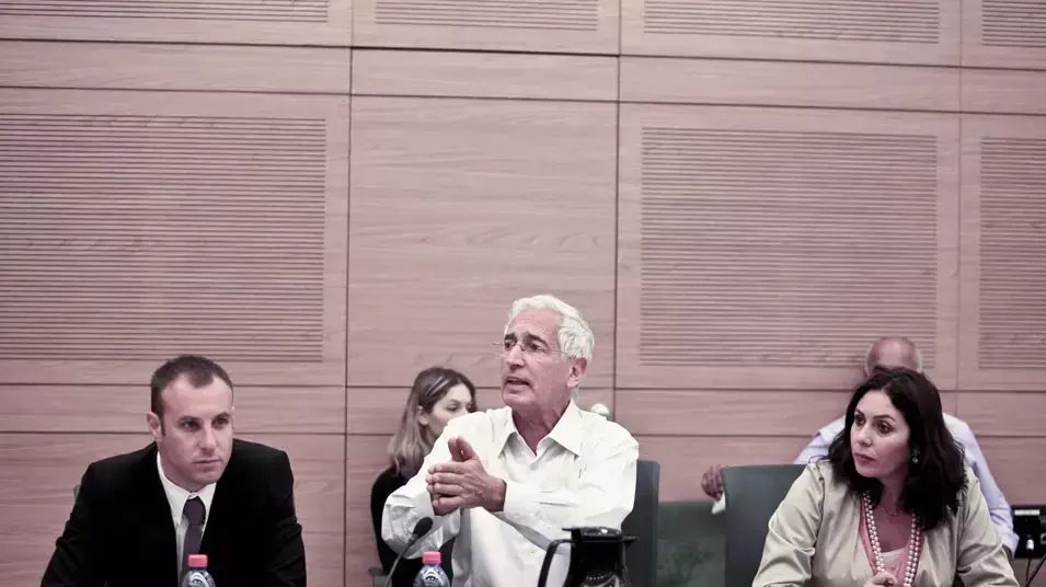 חברי הכנסת שי חרמש, מירי רגב ויובל צלנר בוועדת החוקה, מאי 2012