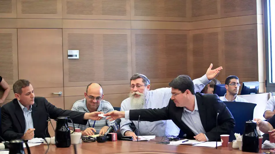 ניצן הורוביץ בוועדה לפתרון בעיית העובדים הזרים, מאי 2012 ניצן הורוביץ בוועדה לפתרון בעיית העובדים הזרים, מאי 2012