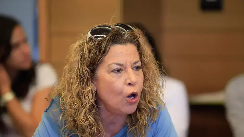מיטל להבי סגנית ראש עיריית תל אביב בוועדה לפתרון בעיית העובדים הזרים, מאי 2012