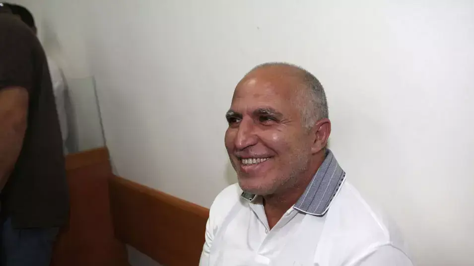 הוארך מעצרו של צ'רלי אבוטבול: חשוד בהצתות ובשוד