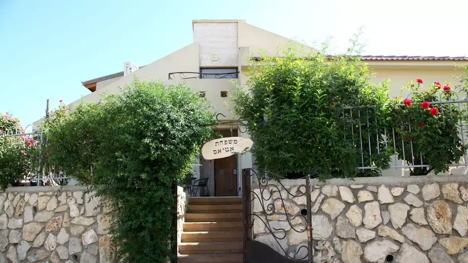 בית המשפחה שנהרגה בתאונת הדרכים בטבריה בבית יוחאי בית המשפחה שנהרגה בתאונת הדרכים בטבריה בבית יוחאי