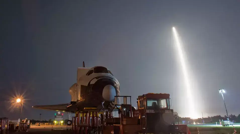 השיגור הראשון של חללית פרטית לחלל, של חברת SpaceX, קייפ קנברל, פלורידה, 22 במאי 2012 השיגור הראשון של חללית פרטית לחלל, של חברת SpaceX, קייפ קנברל, פלורידה, 22 במאי 2012