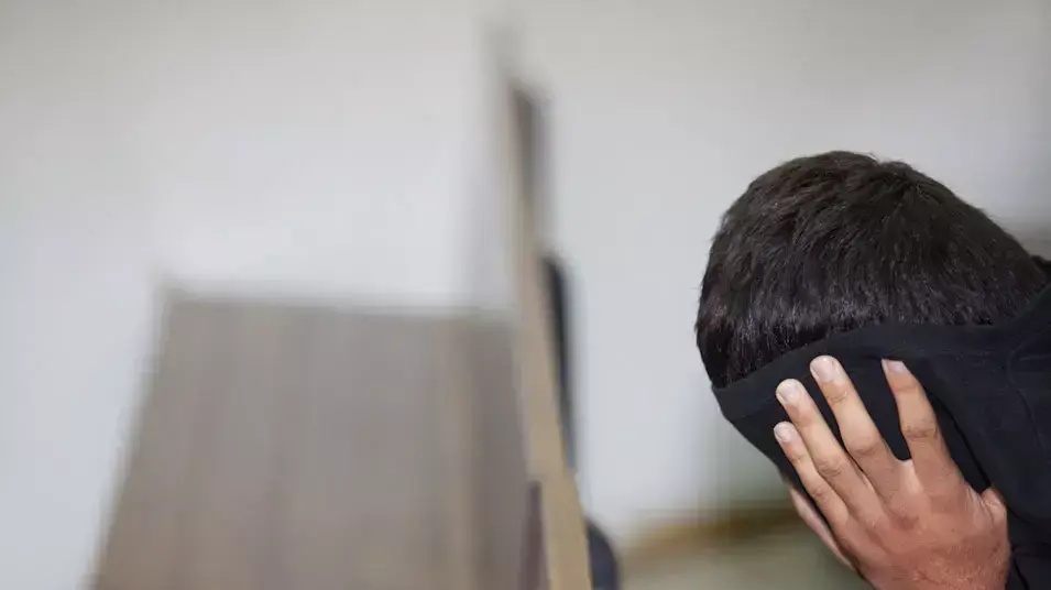 אחמד בני ג'אבר, החשוד באונס בגן העיר, בדיון הצהרת תובע בבית המשפט השלום בתל אביב, 23 במאי 2012 אחמד בני ג'אבר, החשוד באונס בגן העיר, בדיון הצהרת תובע בבית המשפט השלום בתל אביב, 23 במאי 2012