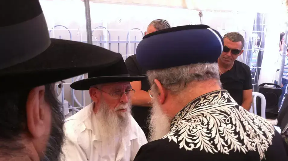 הרב שלמה עמאר, הרב הראשי הספרדי לישראל ונשיא בית הדין הרבני הגדול בשבעה בבית משפחת אטיאס, מאי 2012 הרב שלמה עמאר, הרב הראשי הספרדי לישראל ונשיא בית הדין הרבני הגדול בשבעה בבית משפחת אטיאס, מאי 2012