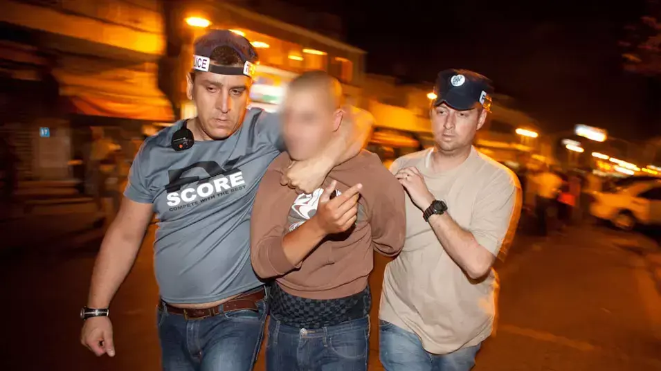 מפגינים ניסו לתקוף זרים בתום הפגנה נגד מדיניות הממשלה בתל אביב מפגינים ניסו לתקוף זרים בתום הפגנה נגד מדיניות הממשלה בתל אביב