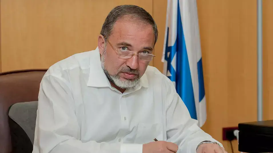 ראיון עם שר החוץ אביגדור ליברמן, מאי 2012 ראיון עם שר החוץ אביגדור ליברמן, מאי 2012