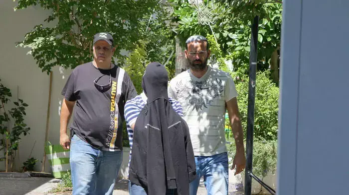 "עוקץ המיליונים": החשוד הובא לביתו בליווי שוטרים