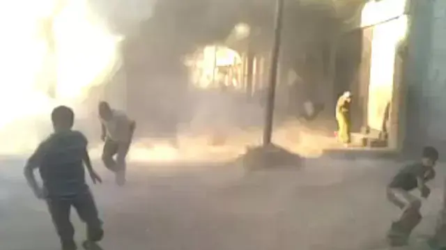 תיעוד של מעשי הטבח בחולה, לפי סרטון שהעלו לרשת פעילי אופוזיציה. מאי, 2012 תיעוד של מעשי הטבח בחולה, לפי סרטון שהעלו לרשת פעילי אופוזיציה. מאי, 2012