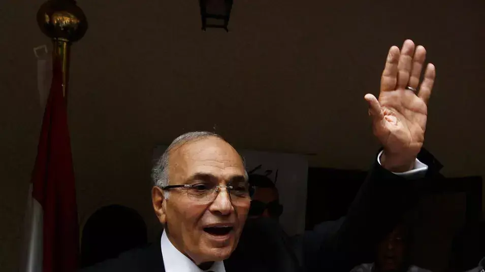אחמד שפיק, מועמד לנשיאות מצרים, במסיבת עיתונאים בקהיר, 26 במאי 2012