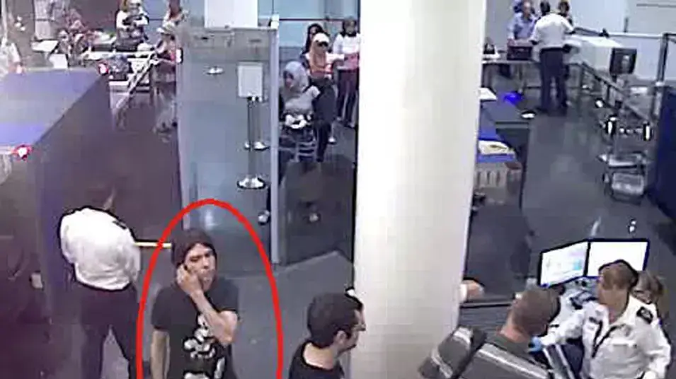 לוקה רוקו מניוטה, כוכב פורנו החשוד שרצח את בן זוגו לשעבר וביתר את איבריו. פריז, יוני 2012 לוקה רוקו מניוטה, כוכב פורנו החשוד שרצח את בן זוגו לשעבר וביתר את איבריו. פריז, יוני 2012