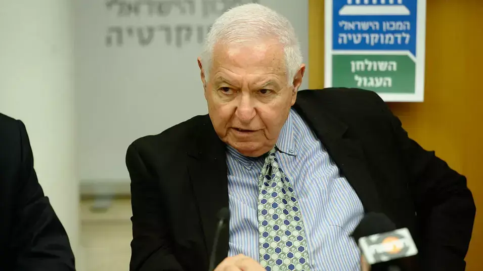 מיכה לינדנשטראוס בשולחן עגול, יוני 2012