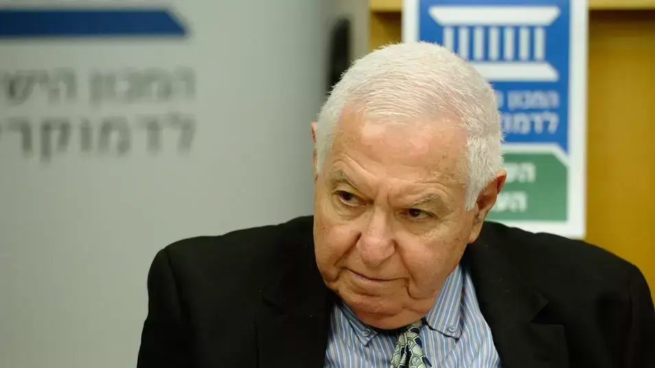 מיכה לינדנשטראוס בשולחן עגול, יוני 2012