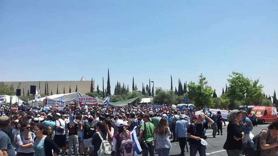 הפגנה וחסימת כבישים של מתנחלים בעקבות חוק ההסדרה , ירושלים , יוני 2012 הפגנה וחסימת כבישים של מתנחלים בעקבות חוק ההסדרה , ירושלים , יוני 2012