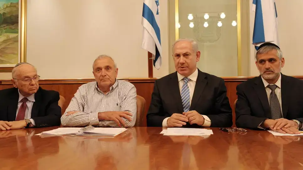 ראש הממשלה בנימין נתניהו, שר הפנים, אלי ישי, השר לביטחון פנים, יצחק אהרונוביץ' ושר המשפטים יעקב נאמן בישיבה בנושא המסתננים במשרד ראש הממשלה בירושלים, יוני 2012 ראש הממשלה בנימין נתניהו, שר הפנים, אלי ישי, השר לביטחון פנים, יצחק אהרונוביץ' ושר המשפטים יעקב נאמן בישיבה בנושא המסתננים במשרד ראש הממשלה בירושלים, יוני 2012
