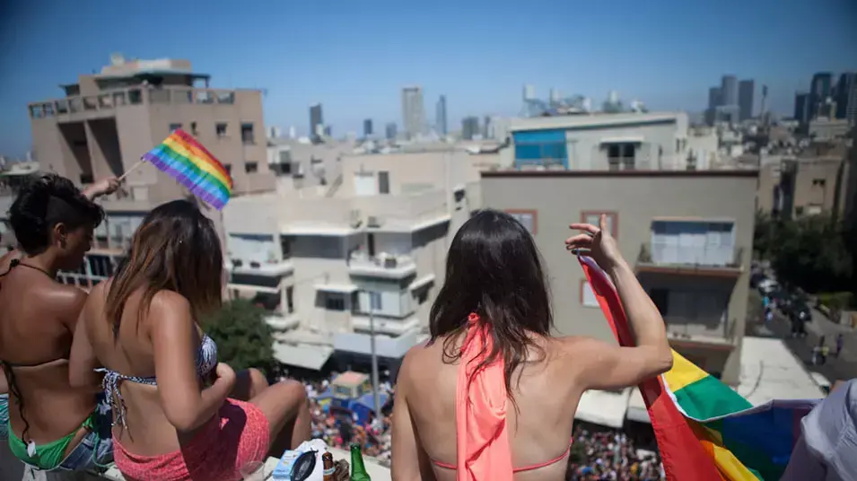 רבבות השתתפו במצעד הגאווה בתל אביב
