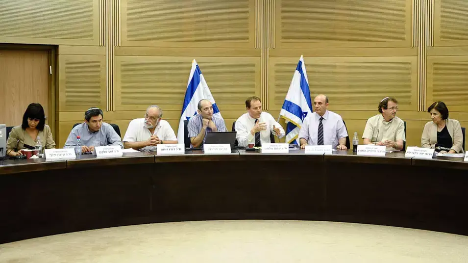 יו"ר קדימה, שאול מופז בוועדה לשיווין בנטל, יוני 2012 יו"ר קדימה, שאול מופז בוועדה לשיווין בנטל, יוני 2012