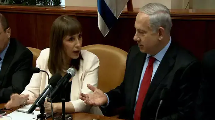 אושרה הצעת "חוק הסופרים": "עם הספר - גם בעידן הטאבלט"
