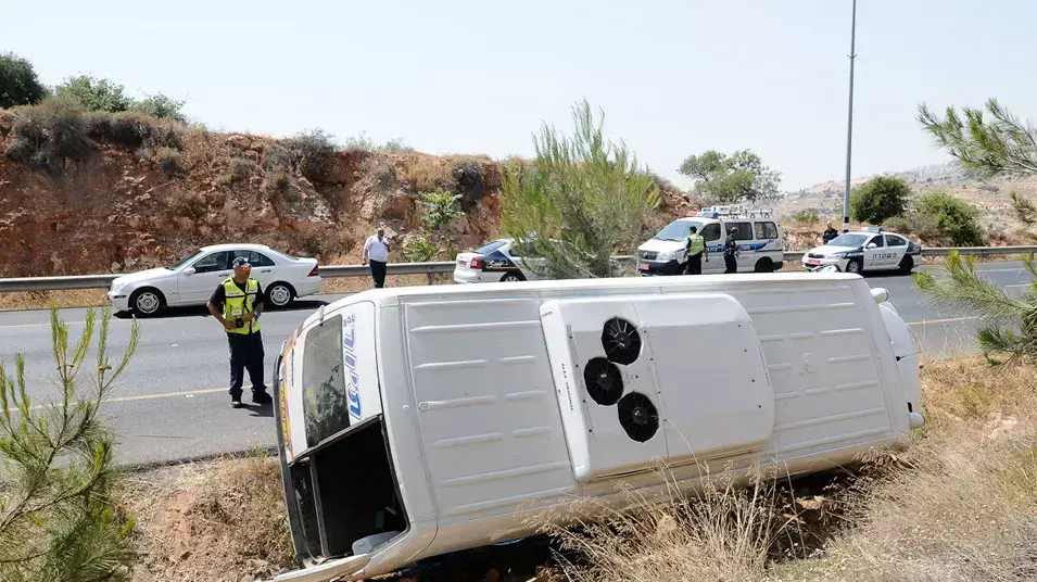 מיניבוס ובו חיילי צה"ל התהפך סמוך לירושלים מיניבוס ובו חיילי צה"ל התהפך סמוך לירושלים