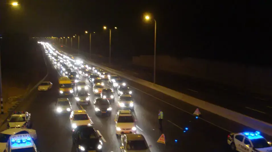 מבצע לילה לבן של משטרת התנועה הארצית. חסימת כביש בחוף לחיפוש נהגים שיכורים