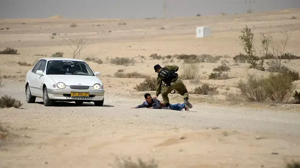 בדואי עבר את המחסום צה"ל , יוני 2012