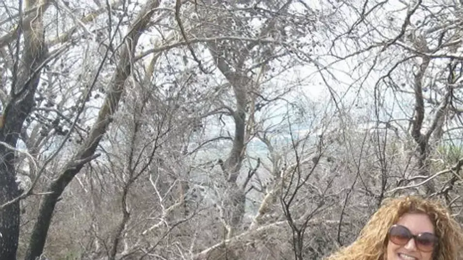 נטע דלמון (משמאל) עם חברה לקבוצה בטיול של "רווקים/רווקות אוהבי חיות"