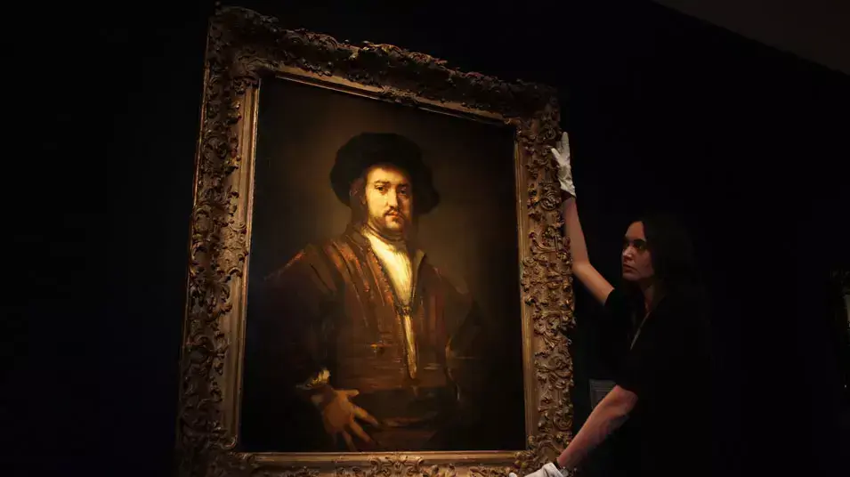 'Portrait of a man, half length, with arms akimbo' שצייר הצייר ההולנדי רמברנדט מוצע למכירה בכריסתיס