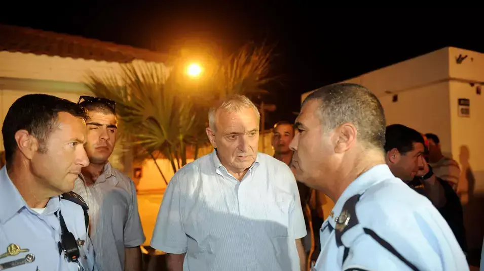 רקטת קסאם פגעה במבנה במועצה האזורית חוף אשקלון, ארבעה שוטרי מג"ב נפצעו, יוני 2012 רקטת קסאם פגעה במבנה במועצה האזורית חוף אשקלון, ארבעה שוטרי מג"ב נפצעו, יוני 2012