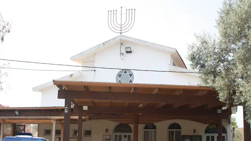 השחתה בבית הכנסת במושב מאור השחתה בבית הכנסת במושב מאור
