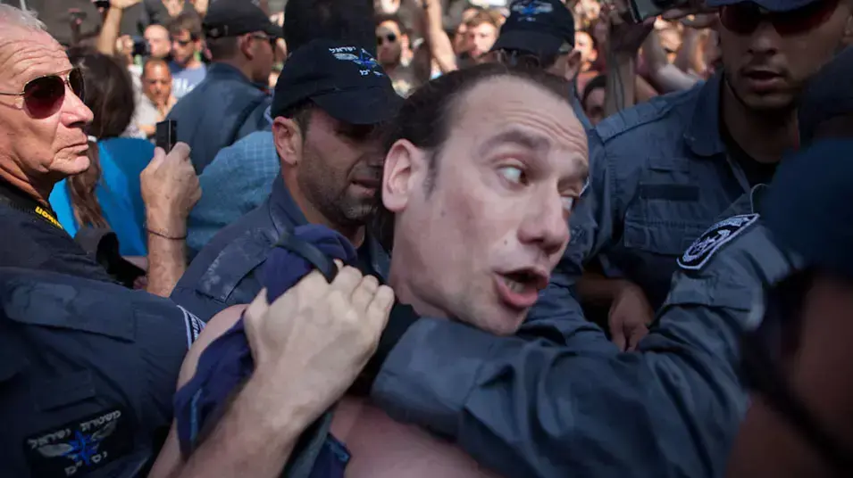 דפני ליף חידשה את המחאה ברוטשילד, ונעצרה