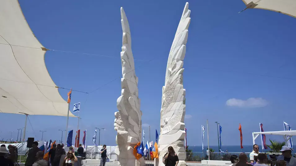 הכנות לטקס חנוכת אנדרטה בנתניה בהשתתפות נשיא רוסיה, ולדימיר פוטין. 25 ביוני 2012 הכנות לטקס חנוכת אנדרטה בנתניה בהשתתפות נשיא רוסיה, ולדימיר פוטין. 25 ביוני 2012