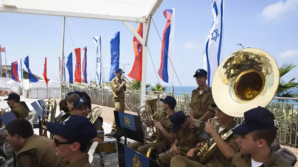 הכנות לטקס חנוכת אנדרטה בנתניה בהשתתפות נשיא רוסיה, ולדימיר פוטין. 25 ביוני 2012 הכנות לטקס חנוכת אנדרטה בנתניה בהשתתפות נשיא רוסיה, ולדימיר פוטין. 25 ביוני 2012