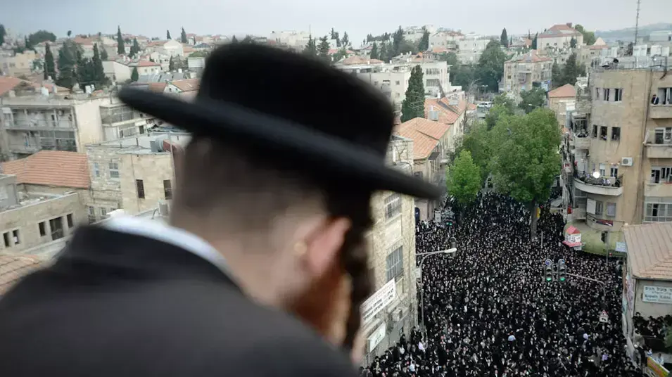 אלפי חרדים הפגינו בכיכר השבת בירושלים לקראת פרסום מסקנות פלסנר אלפי חרדים הפגינו בכיכר השבת בירושלים לקראת פרסום מסקנות פלסנר