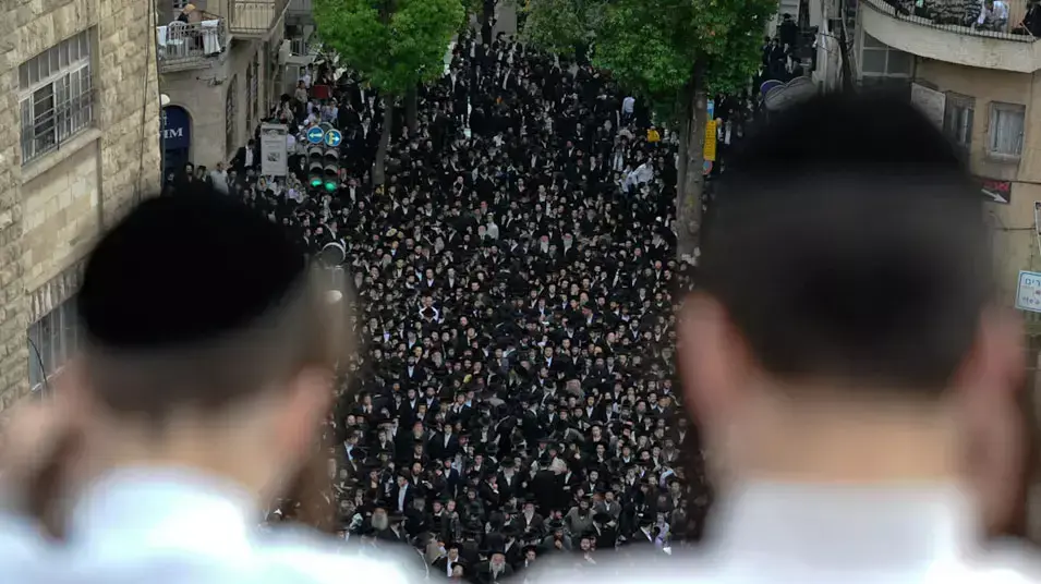 אלפי חרדים הפגינו בכיכר השבת בירושלים לקראת פרסום מסקנות פלסנר אלפי חרדים הפגינו בכיכר השבת בירושלים לקראת פרסום מסקנות פלסנר