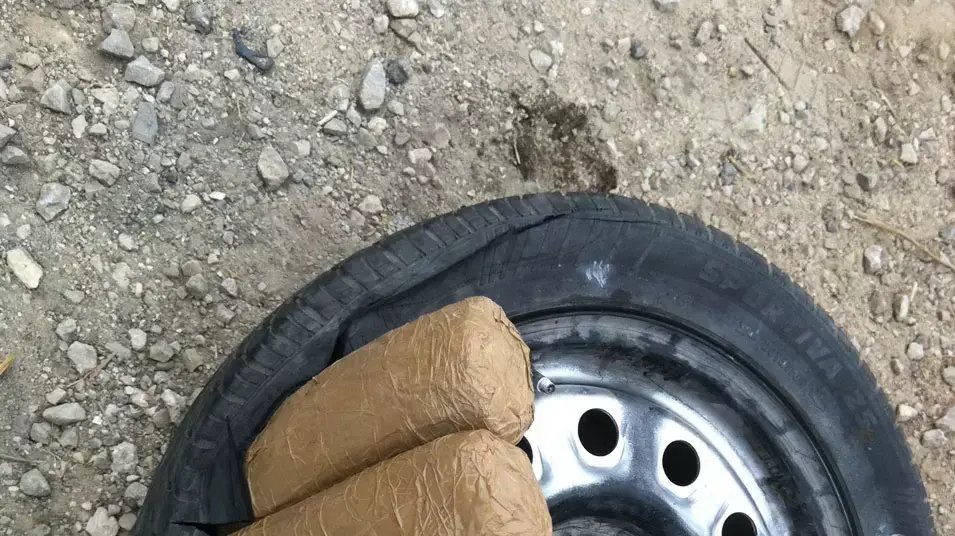 יחידת "מגן" תפסה סמים שהוסלקו בצמיג רזרבי, יוני 2012 יחידת "מגן" תפסה סמים שהוסלקו בצמיג רזרבי, יוני 2012