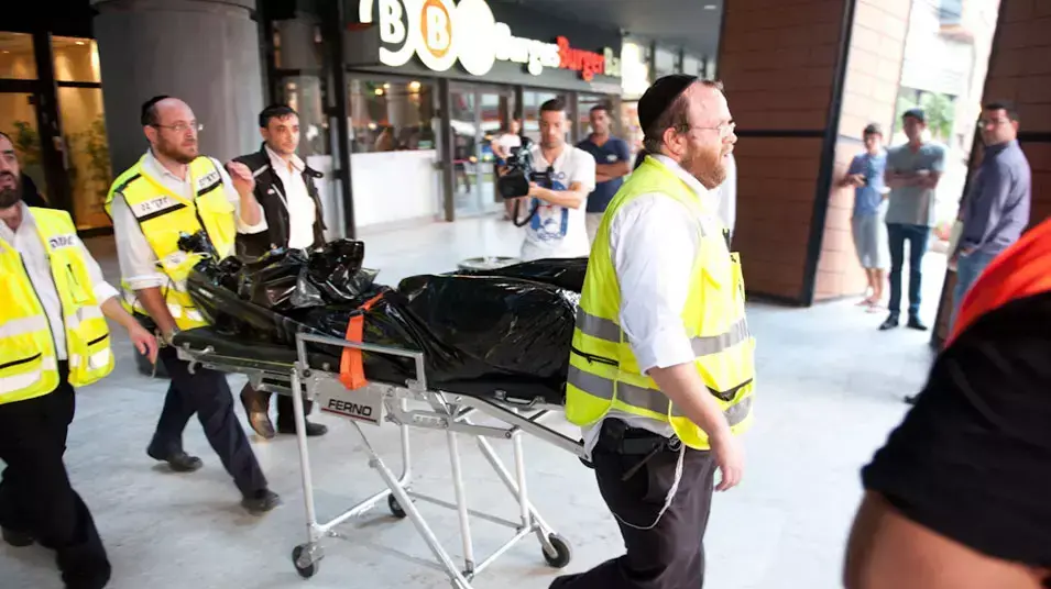 אדם כבן 30 נפל לפיר מעלית ברחוב הברזל בתל אביב ומת, יוני 2012 אדם כבן 30 נפל לפיר מעלית ברחוב הברזל בתל אביב ומת, יוני 2012