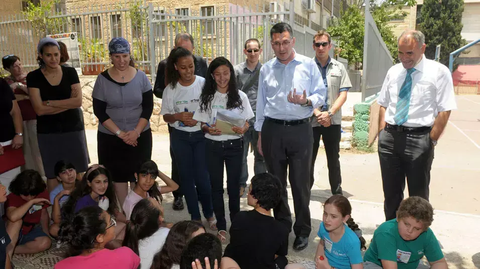 שר החינוך ומנכ"ל אור ירוק בביקור משותף בבית ספר בירושלים שר החינוך ומנכ"ל אור ירוק בביקור משותף בבית ספר בירושלים