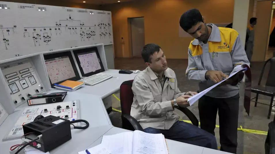 הכור האזרחי להפקת אנרגיה גרעינית סמוך לעיר בושהר, אירן. הכור האזרחי להפקת אנרגיה גרעינית סמוך לעיר בושהר, אירן.
