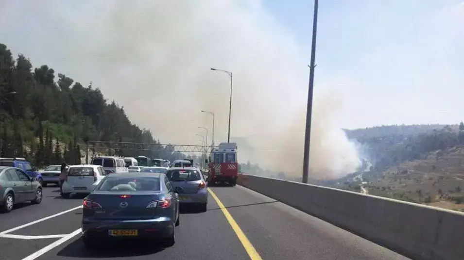 שריפה בצומת מוצא בירושלים שריפה בצומת מוצא בירושלים