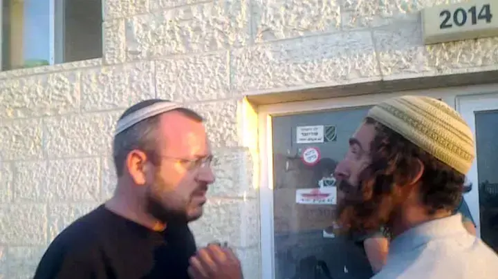פעילי ימין קיצוני פלשו לבתים שפונו - וגורשו