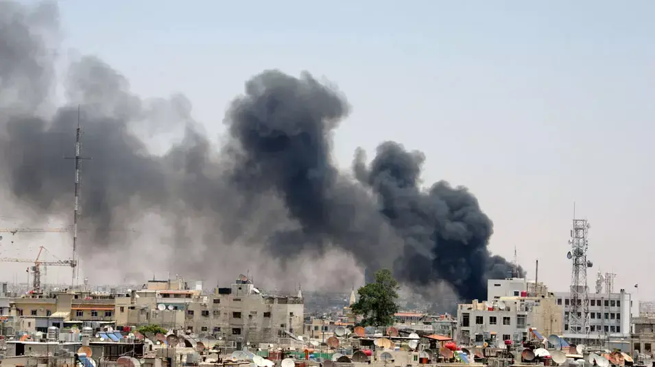 עשן עולה ממטה מערכת המשפט בבירת סוריה, דמשק, בעקבות פיגוע שאירע במקום, 28 ביוני 2012 עשן עולה ממטה מערכת המשפט בבירת סוריה, דמשק, בעקבות פיגוע שאירע במקום, 28 ביוני 2012
