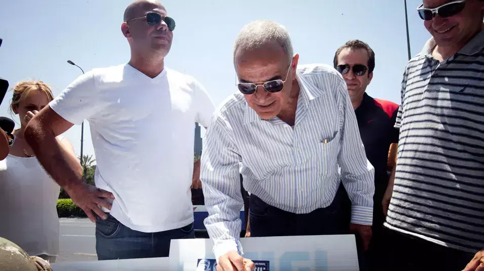 דן חלוץ מבקר במאהל הפראיירים בתל אביב, יוני 2012 דן חלוץ מבקר במאהל הפראיירים בתל אביב, יוני 2012