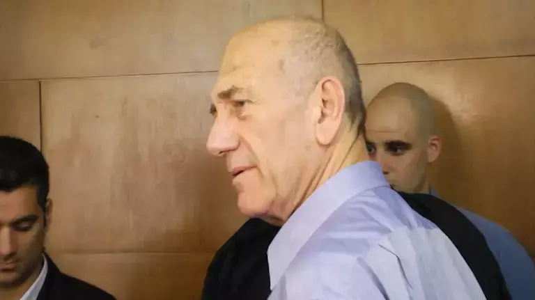  עד המדינה בפרשת הולילנד: "נזקקנו לברכתו של אולמרט"