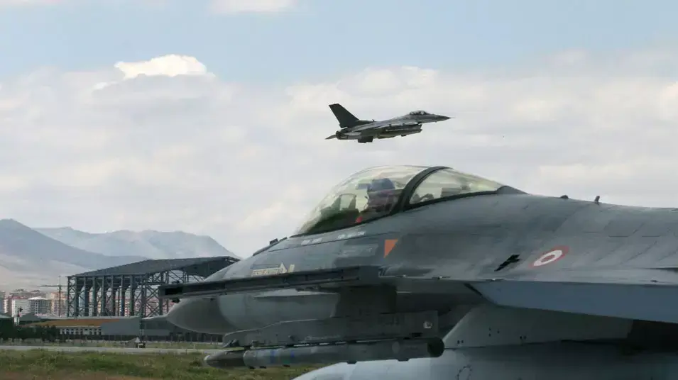 מטוס קרב מדגם F-16 של חיל האוויר של טורקיה מטוס קרב מדגם F-16 של חיל האוויר של טורקיה
