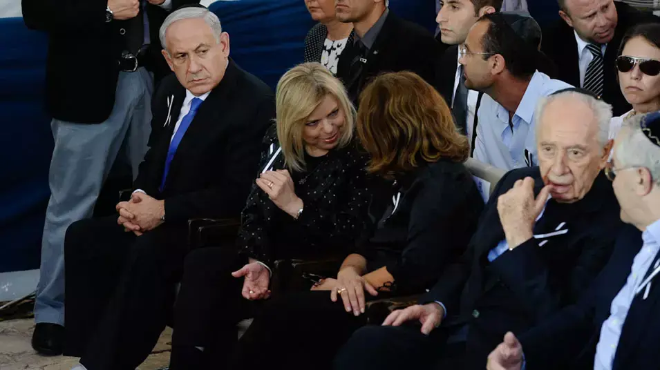 בנימין נתניהו בגבס בהלוויית יצחק שמיר בנימין נתניהו בגבס בהלוויית יצחק שמיר